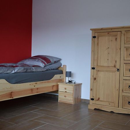 Hunsruecker-Fewo - Die Erlebnishuette - 2 Ferienwohnungen Im Hunsrueck In Unzenberg Gobenhausen Стая снимка
