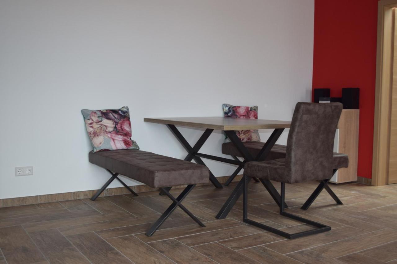 Hunsruecker-Fewo - Die Erlebnishuette - 2 Ferienwohnungen Im Hunsrueck In Unzenberg Gobenhausen Стая снимка